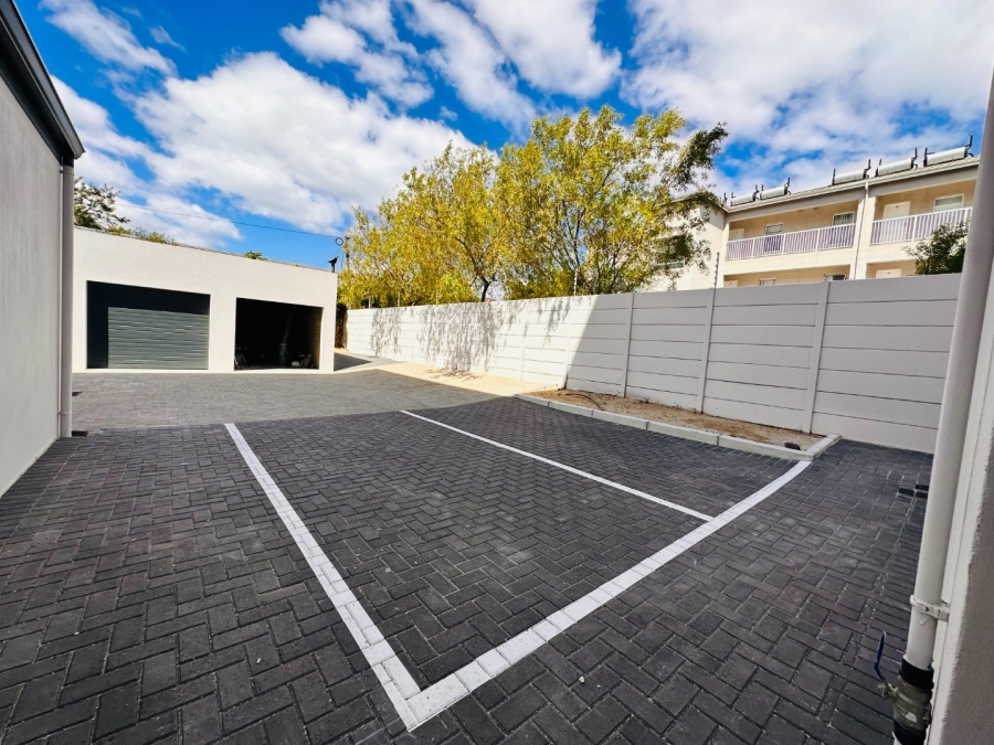 1 Bedroom Property for Sale in Table View Western Cape